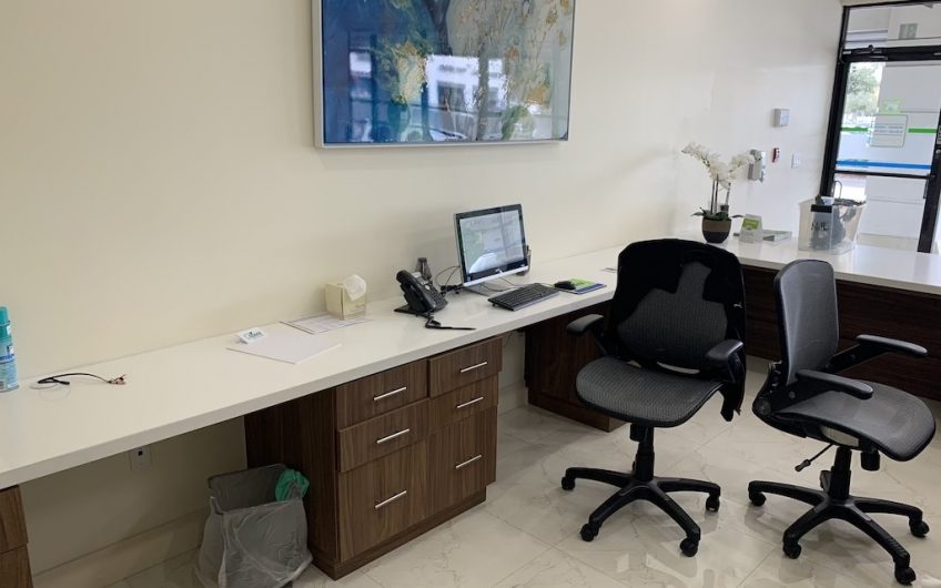 Hialeah 6 Chairs Cutting-edge Office, No Patients Included