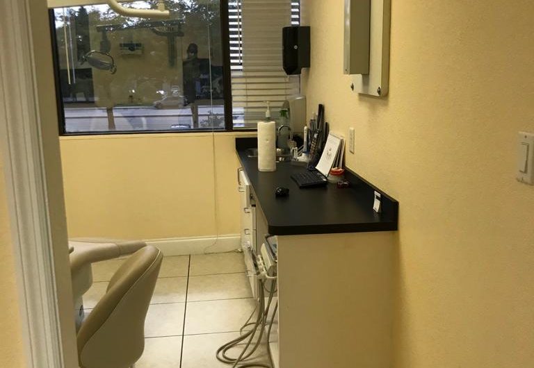 Coral Springs 4 Chairs Modern Office at the heart of the City