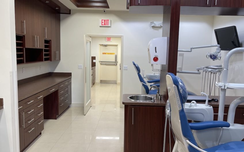 Cutler Bay 3 Chairs Office for Sale Facing US1, No Patients Included
